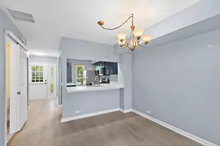 2000 College Green Dr, Elgin, IL 60123 - Photo 7