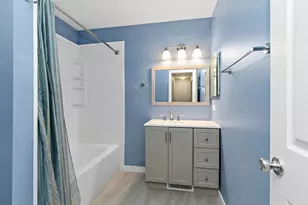 2000 College Green Dr, Elgin, IL 60123 - Photo 19