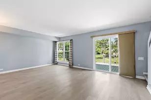 2000 College Green Dr, Elgin, IL 60123 - Photo 9