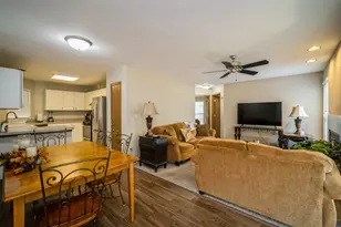 1045 Talbots Ln, Elk Grove Village, IL 60007 - Photo 11