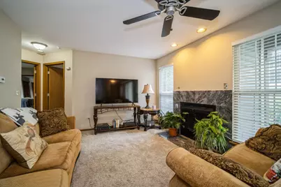 1045 Talbots Lane #1045, Elk Grove Village, IL 60007 - Photo 5