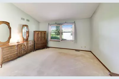 946 W Clearwater Street, Roselle, IL 60172 - Photo 7