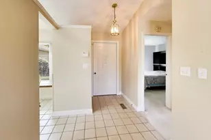 946 W Clearwater St, Roselle, IL 60172 - Photo 3