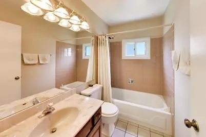 946 W Clearwater Street, Roselle, IL 60172 - Photo 11