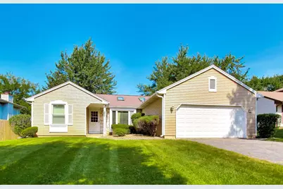 946 W Clearwater Street, Roselle, IL 60172 - Photo 1