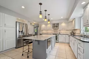 2 N Richmond Ct, Lake Zurich, IL 60047 - Photo 9