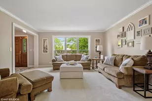 2 N Richmond Ct, Lake Zurich, IL 60047 - Photo 5