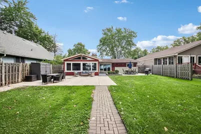 35672 N Sheridan Drive, Fox Lake, IL 60020 - Photo 3