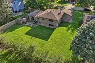 915 Carriage Dr, Algonquin, IL 60102 - Photo 15