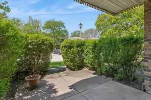 925 Spring Hill Dr, Northbrook, IL 60062 - Photo 21