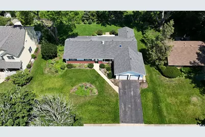 325 E Hawthorne Boulevard, Wheaton, IL 60187 - Photo 5