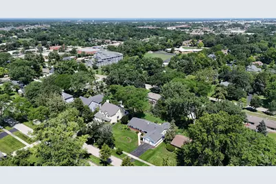 325 E Hawthorne Boulevard, Wheaton, IL 60187 - Photo 7