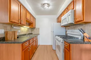 883 Wellington Ave, Elk Grove Village, IL 60007 - Photo 9