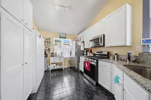 1719 Autumn Ave, Schaumburg, IL 60193 - Photo 9