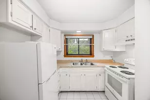 109 S Elmwood Ave, Oak Park, IL 60302 - Photo 3