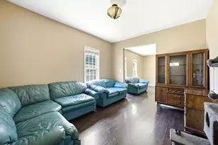 344 N Worth Ave, Elgin, IL 60123 - Photo 7