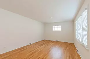 5018 Dobson St, Skokie, IL 60077 - Photo 9