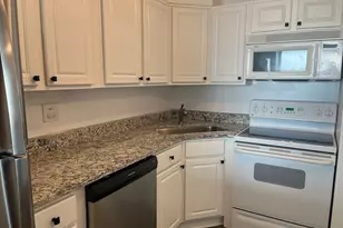 1560 N Sandburg Terrace, Chicago, IL 60610 - Photo 5