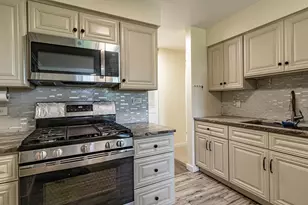 1475 Rebecca Dr, Hoffman Estates, IL 60194 - Photo 9