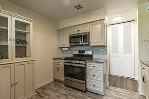 1475 Rebecca Dr, Hoffman Estates, IL 60194 - Photo 7