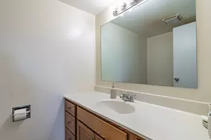 1475 Rebecca Dr, Hoffman Estates, IL 60194 - Photo 11