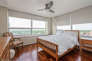 807 Davis St, Evanston, IL 60201 - Photo 7