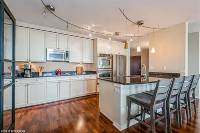 807 Davis Street #1501, Evanston, IL 60201 - Photo 3