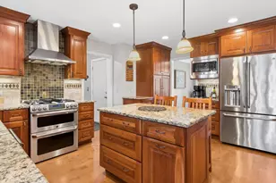1137 Hyde Park Ln, Naperville, IL 60565 - Photo 9