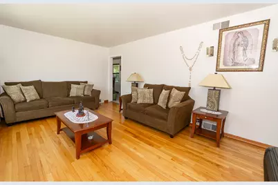 201 S Michigan Avenue, Addison, IL 60101 - Photo 3