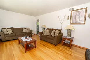 201 S Michigan Ave, Addison, IL 60101 - Photo 3