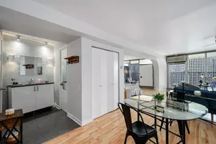 300 N State St, Chicago, IL 60654 - Photo 11