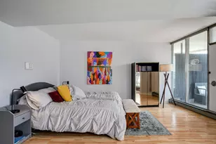 300 N State St, Chicago, IL 60654 - Photo 9