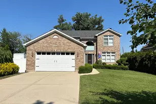 877 John St, Bensenville, IL 60106 - Photo 1