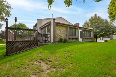 19 Elmwood Square, Indian Head Park, IL 60525 - Photo 3