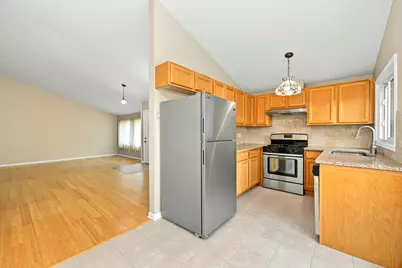 19 Elmwood Square, Indian Head Park, IL 60525 - Photo 13