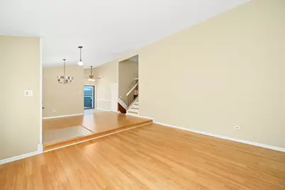 19 Elmwood Square, Indian Head Park, IL 60525 - Photo 9