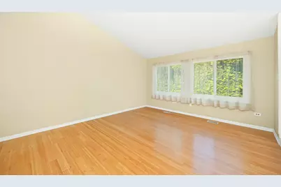 19 Elmwood Square, Indian Head Park, IL 60525 - Photo 5