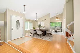 19 Elmwood Square, Indian Head Park, IL 60525 - Photo 11