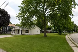 7 Arcade Ct, Freeport, IL 61032 - Photo 5