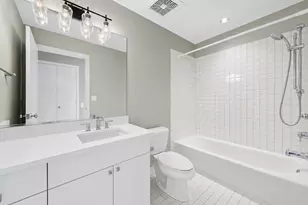 310 N Desplaines St, Chicago, IL 60661 - Photo 23