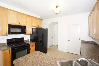 210 Portage Lane #D, Yorkville, IL 60560 - Photo 9