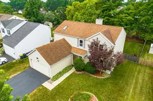 1324 Nantucket Ct, Carol Stream, IL 60188 - Photo 1