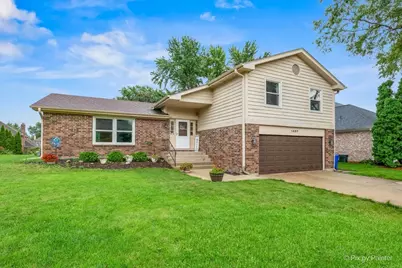 1487 Castlewood Drive, Wheaton, IL 60189 - Photo 1
