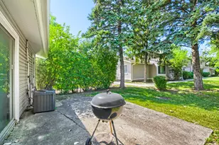 2271 Windsor Ln, Country Club Hills, IL 60478 - Photo 9