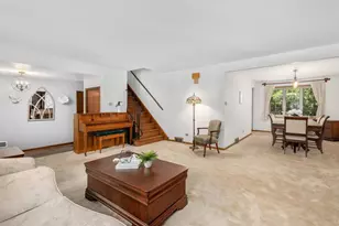 8201 Crestview Dr, Willow Springs, IL 60480 - Photo 7