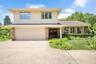 8201 Crestview Dr, Willow Springs, IL 60480 - Photo 3