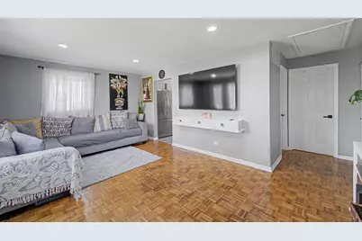 813 Valley Stream Drive #A, Wheeling, IL 60090 - Photo 3