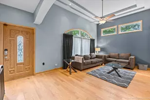9832 Rutherford Ave, Oak Lawn, IL 60453 - Photo 3