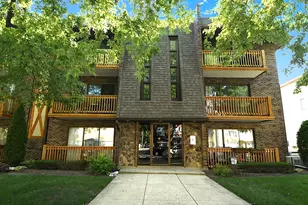 10428 S Keating Ave, Oak Lawn, IL 60453 - Photo 1
