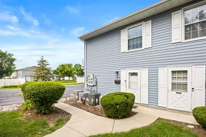 1497 Woodcutter Unit D Lane #D, Wheaton, IL 60189 - Photo 3